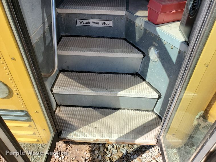 image for item IX9035 2001 International 3800  school bus