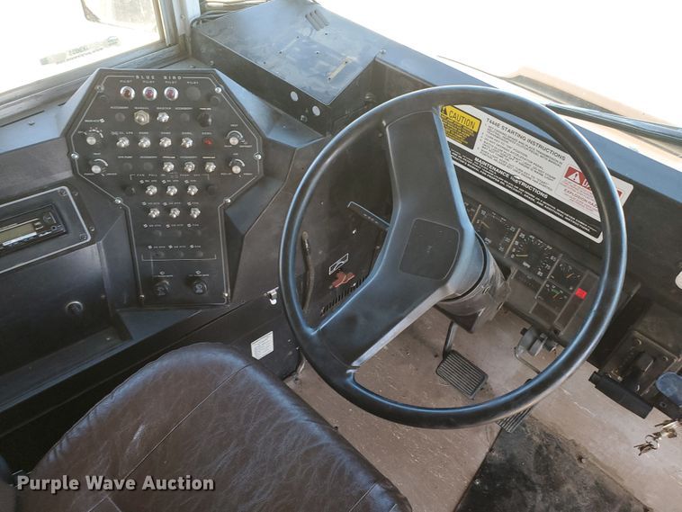 image for item IX9035 2001 International 3800  school bus