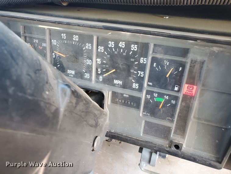 image for item IX9035 2001 International 3800  school bus