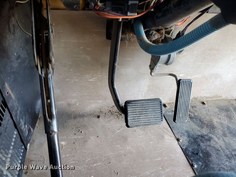 image for item IX9035 2001 International 3800  school bus