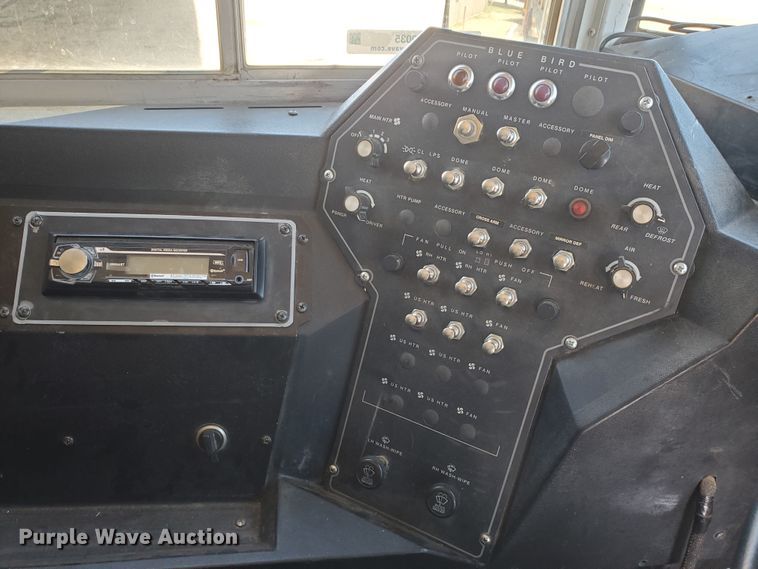 image for item IX9035 2001 International 3800  school bus