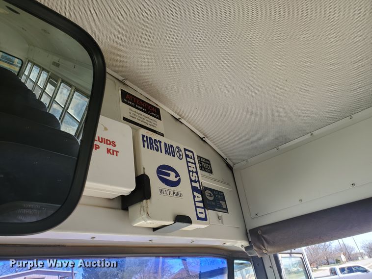 image for item IX9035 2001 International 3800  school bus