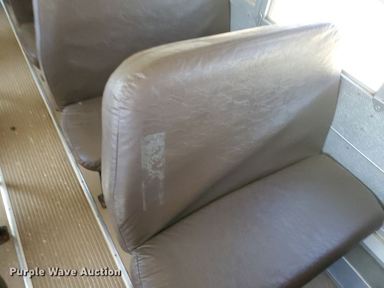 image for item IX9035 2001 International 3800  school bus