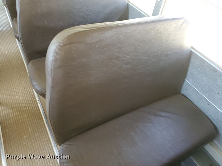 image for item IX9035 2001 International 3800  school bus