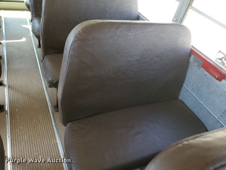 image for item IX9035 2001 International 3800  school bus