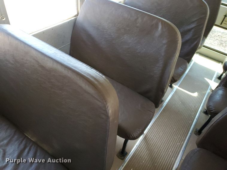 image for item IX9035 2001 International 3800  school bus