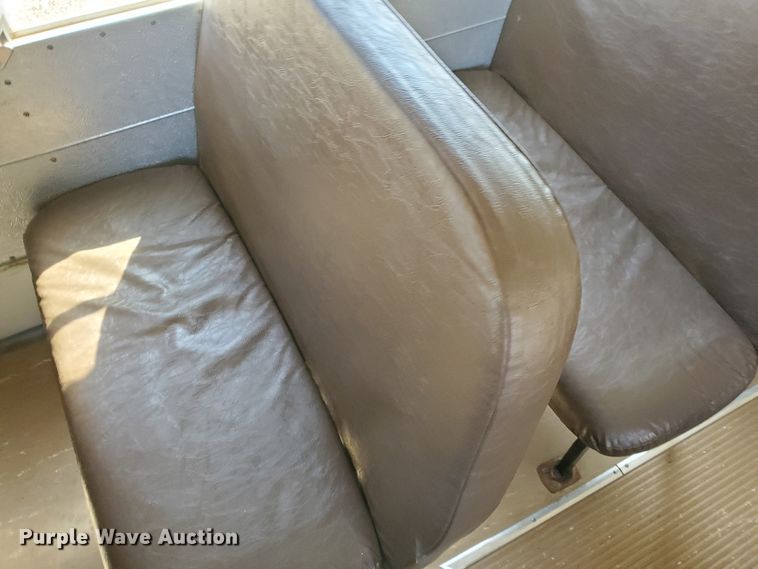 image for item IX9035 2001 International 3800  school bus