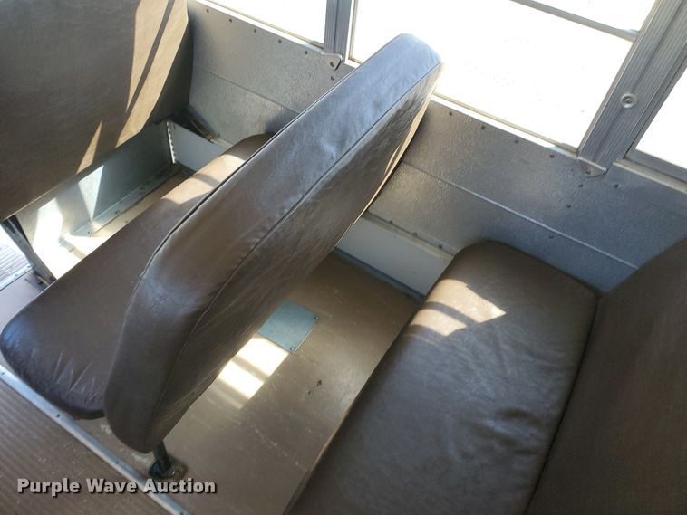 image for item IX9035 2001 International 3800  school bus