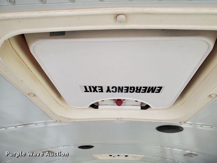 image for item IX9035 2001 International 3800  school bus