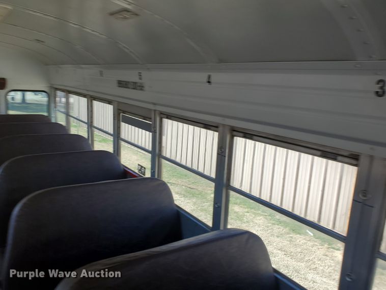 image for item IX9035 2001 International 3800  school bus