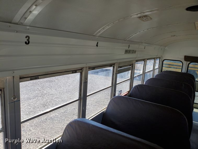 image for item IX9035 2001 International 3800  school bus