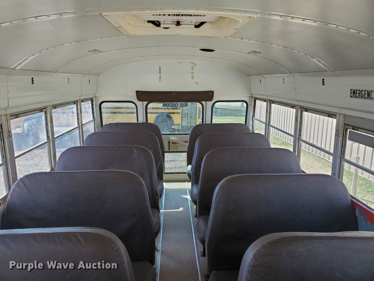 image for item IX9035 2001 International 3800  school bus