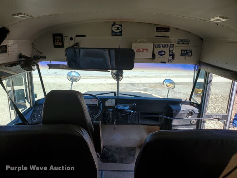 image for item IX9035 2001 International 3800  school bus