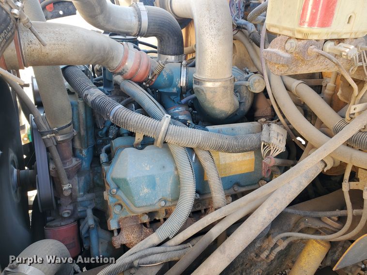 image for item IX9035 2001 International 3800  school bus