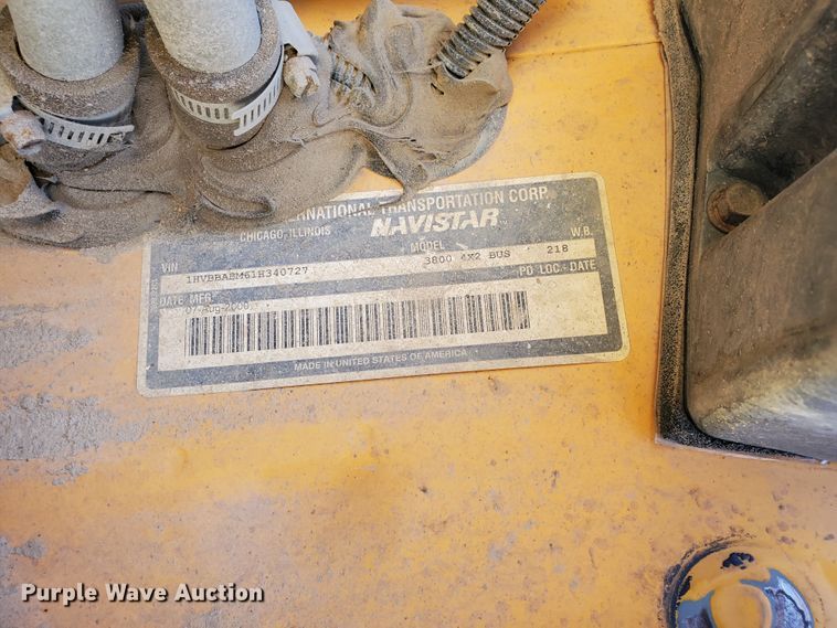 image for item IX9035 2001 International 3800  school bus