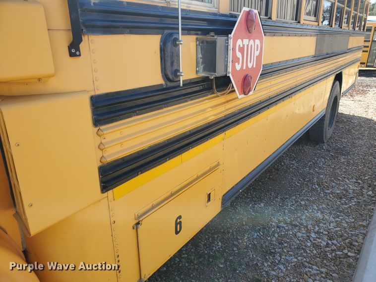 image for item IX9035 2001 International 3800  school bus