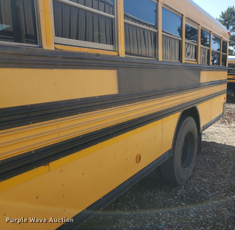 image for item IX9035 2001 International 3800  school bus