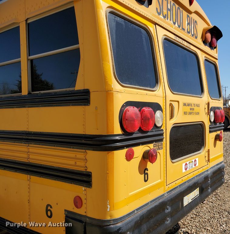 image for item IX9035 2001 International 3800  school bus