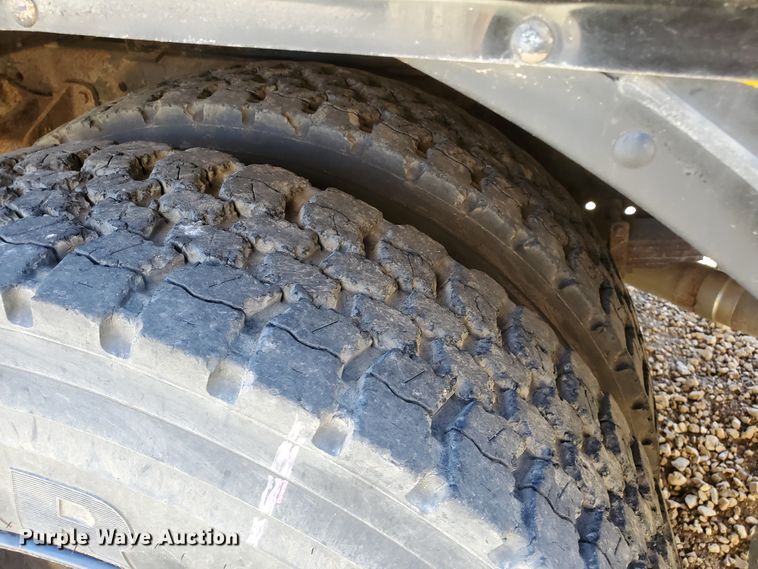 image for item IX9035 2001 International 3800  school bus