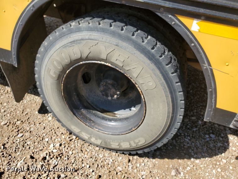 image for item IX9035 2001 International 3800  school bus