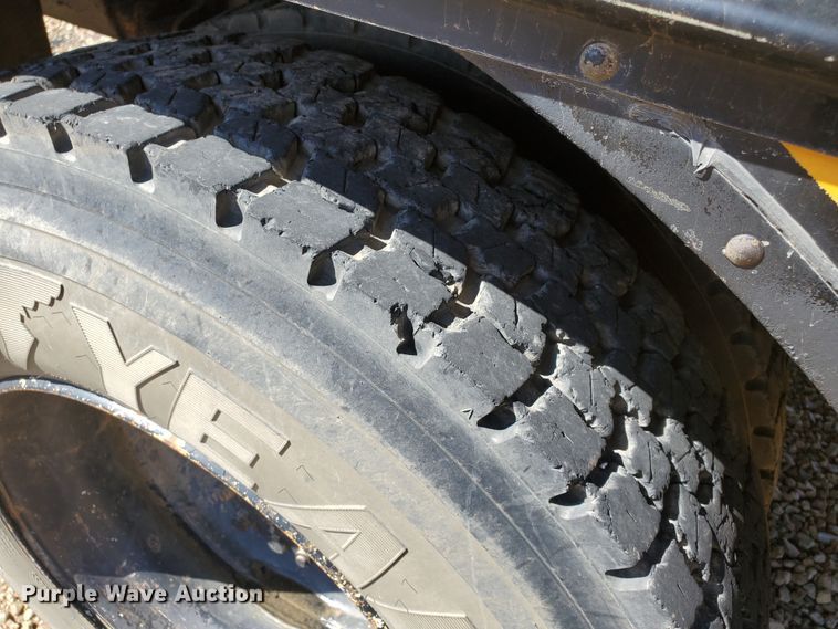 image for item IX9035 2001 International 3800  school bus