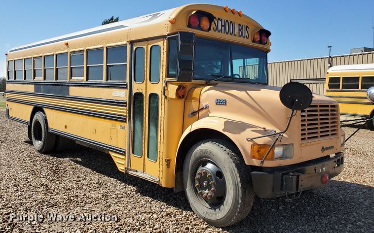 image for item IX9036 2000 International 3800  school bus