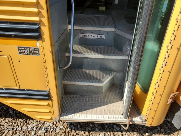 image for item IX9036 2000 International 3800  school bus