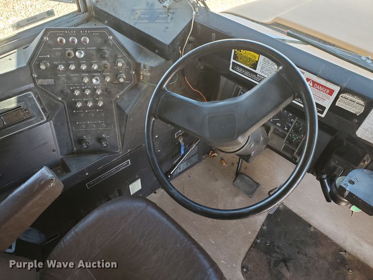 image for item IX9036 2000 International 3800  school bus