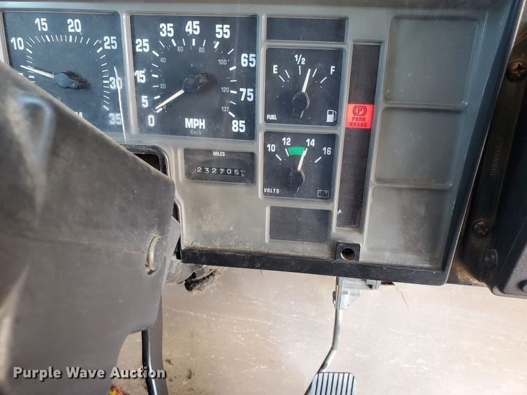 image for item IX9036 2000 International 3800  school bus