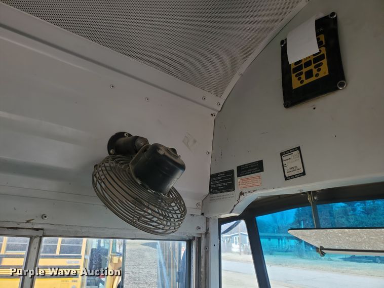 image for item IX9036 2000 International 3800  school bus