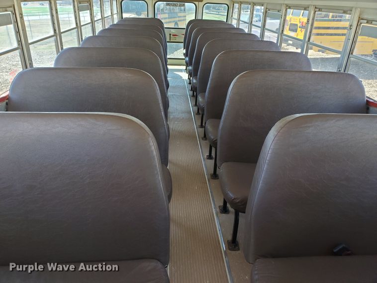 image for item IX9036 2000 International 3800  school bus