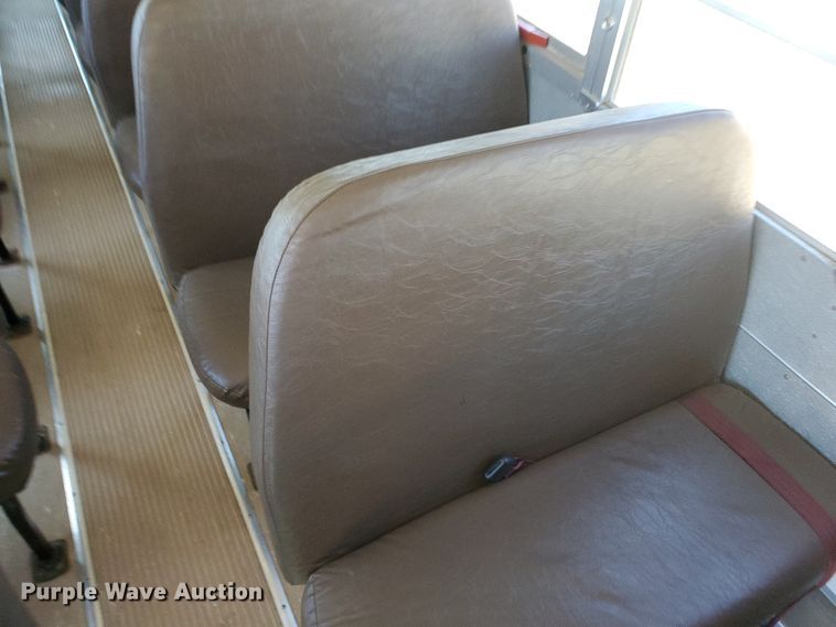 image for item IX9036 2000 International 3800  school bus