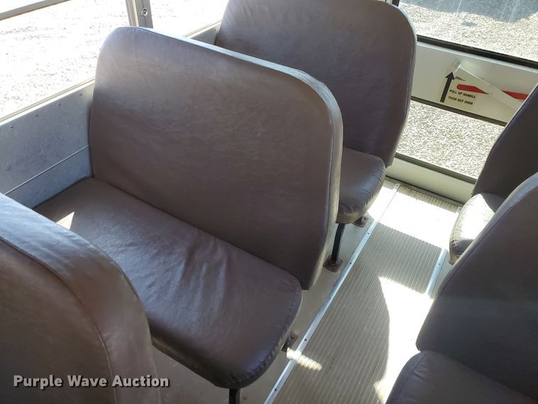 image for item IX9036 2000 International 3800  school bus