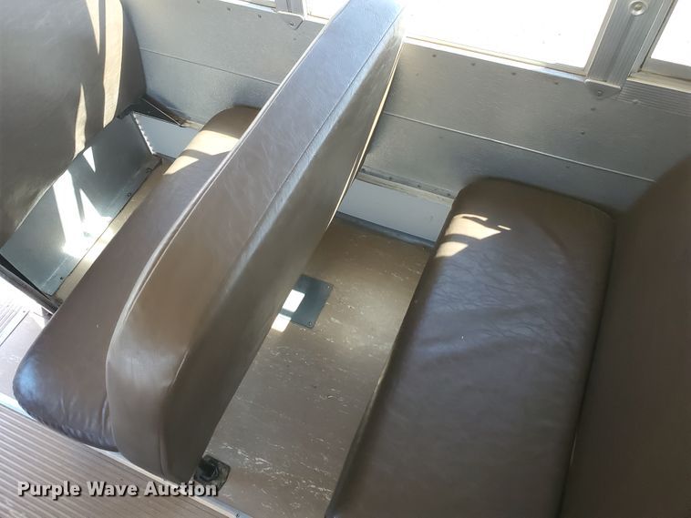 image for item IX9036 2000 International 3800  school bus