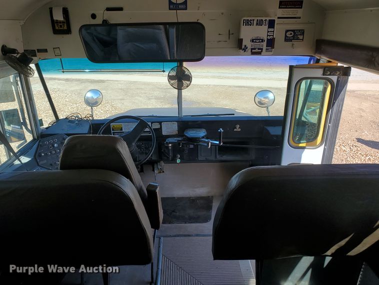 image for item IX9036 2000 International 3800  school bus