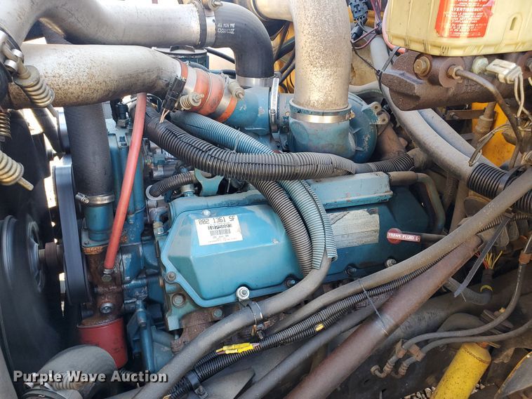 image for item IX9036 2000 International 3800  school bus