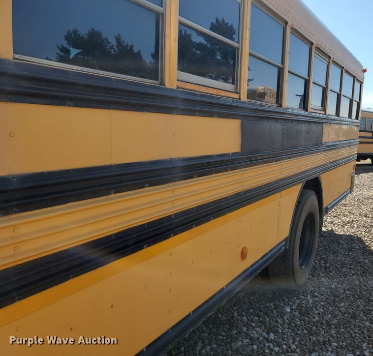 image for item IX9036 2000 International 3800  school bus