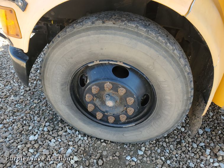 image for item IX9036 2000 International 3800  school bus