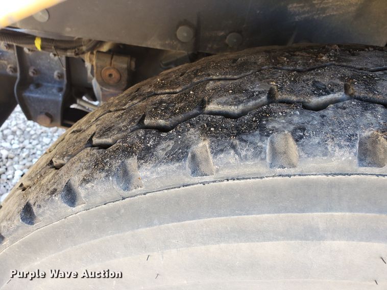 image for item IX9036 2000 International 3800  school bus