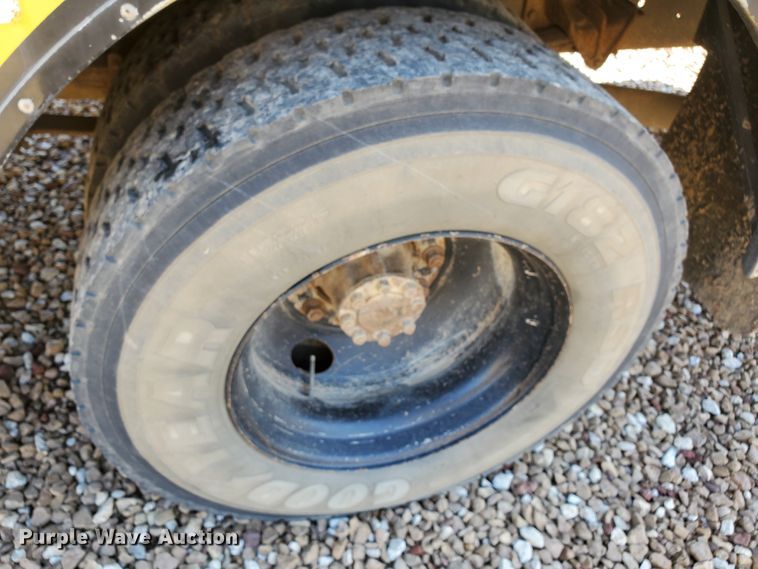 image for item IX9036 2000 International 3800  school bus