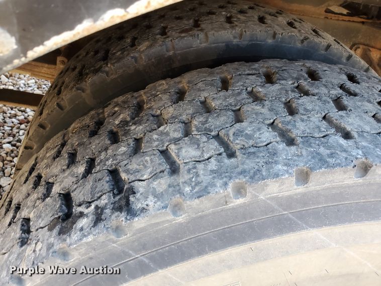 image for item IX9036 2000 International 3800  school bus