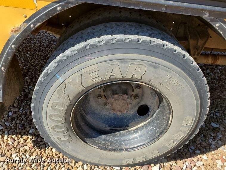 image for item IX9036 2000 International 3800  school bus