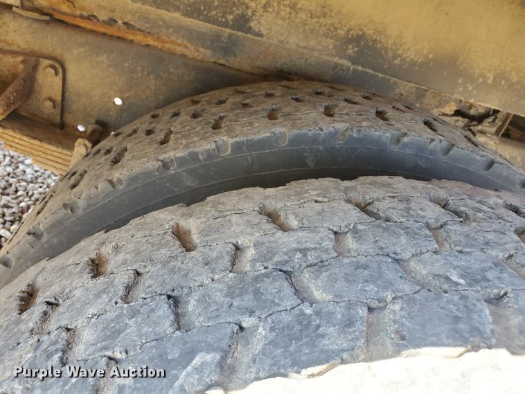 image for item IX9036 2000 International 3800  school bus