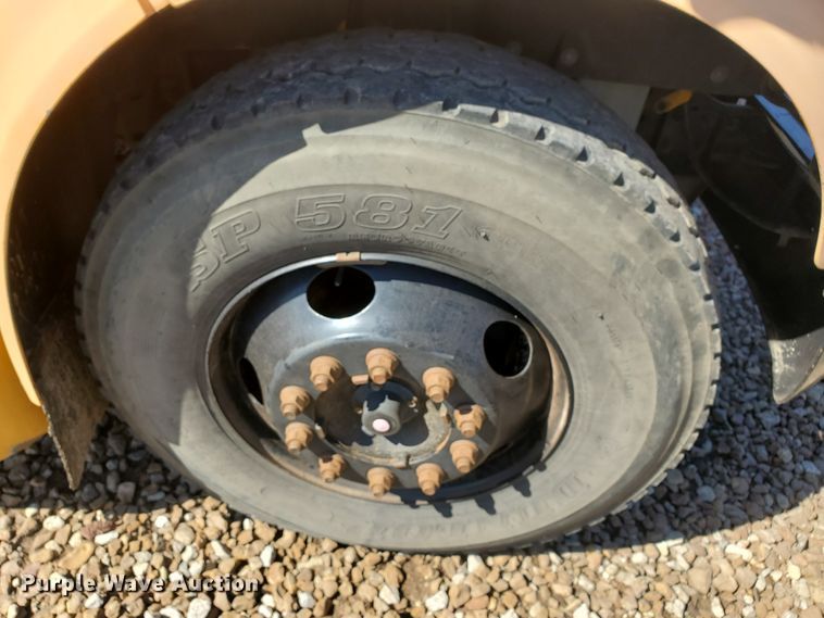 image for item IX9036 2000 International 3800  school bus