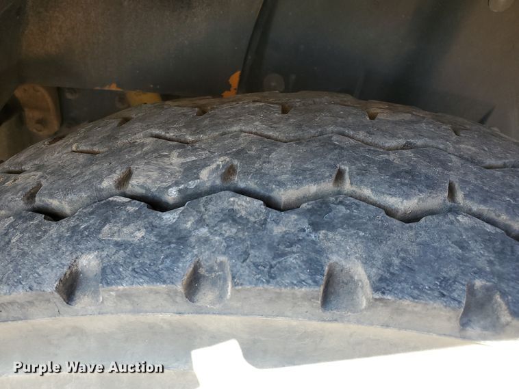 image for item IX9036 2000 International 3800  school bus