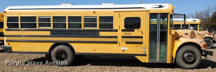 image for item IX9037 2001 International 3800  school bus