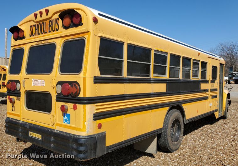 image for item IX9037 2001 International 3800  school bus