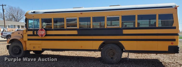 image for item IX9037 2001 International 3800  school bus