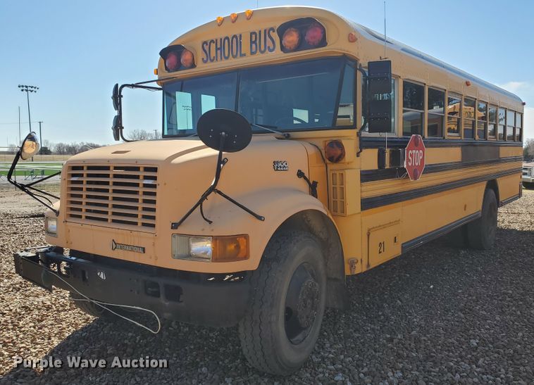image for item IX9037 2001 International 3800  school bus