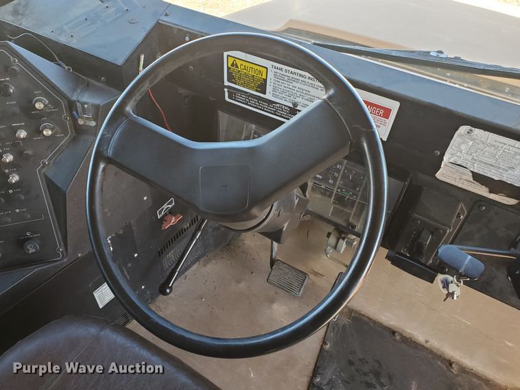 image for item IX9037 2001 International 3800  school bus